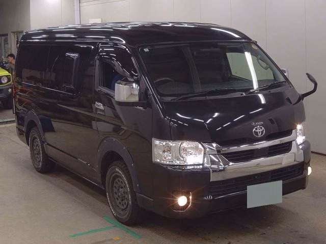 TOYOTA HIACE