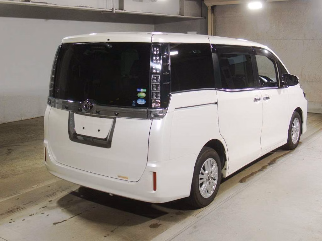TOYOTA VOXY