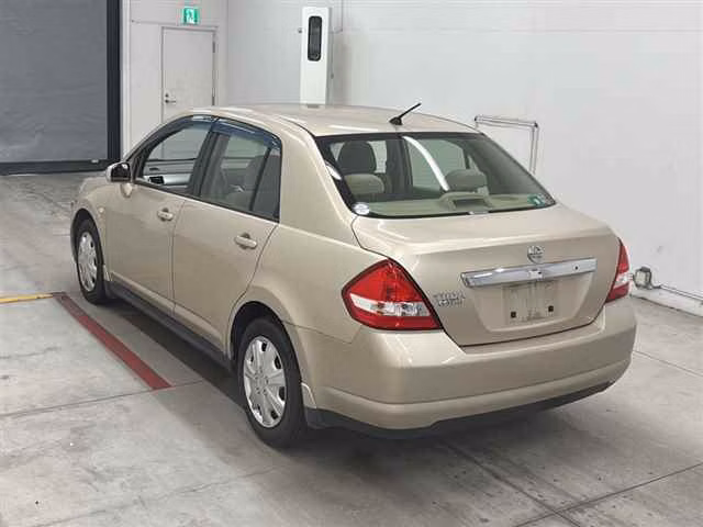 NISSAN TIIDA LATIO
