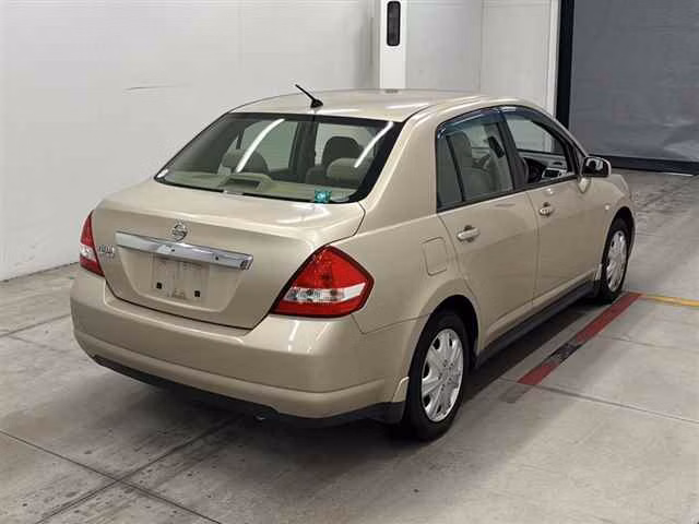 NISSAN TIIDA LATIO