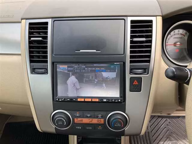 NISSAN TIIDA LATIO