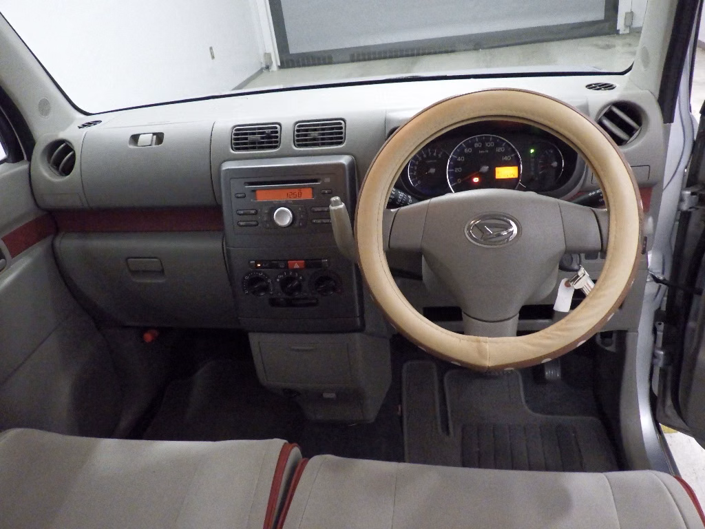 DAIHATSU MOVE CONTE