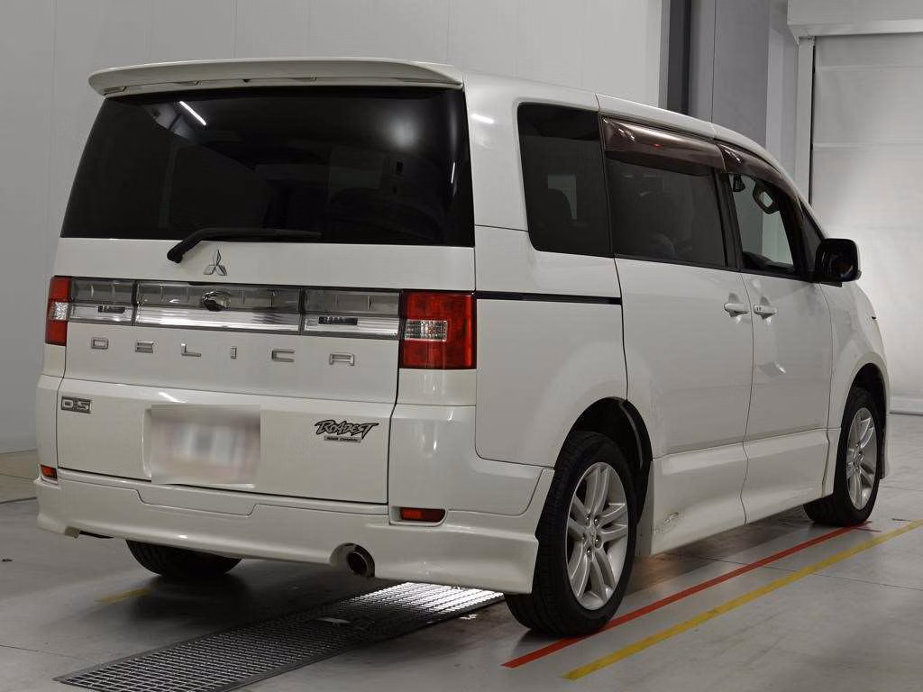 MITSUBISHI DELICA D:5