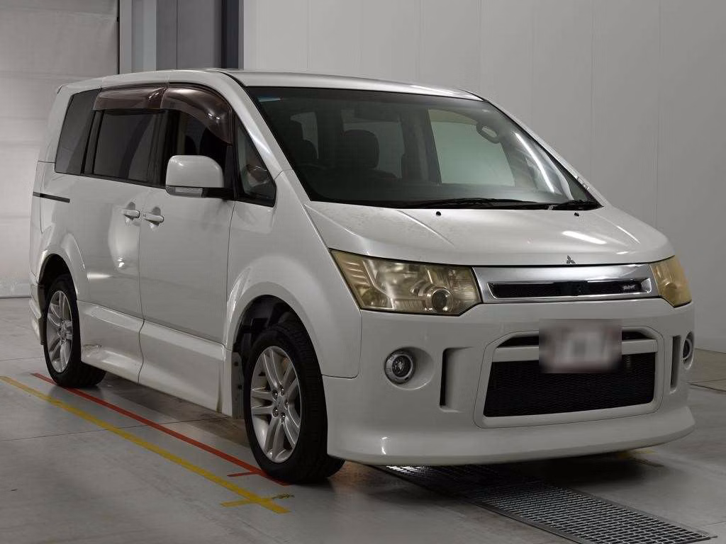 MITSUBISHI DELICA D:5