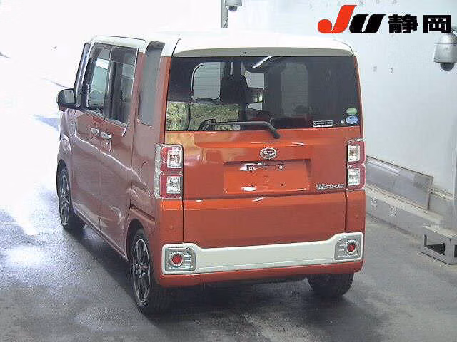 DAIHATSU WAKE