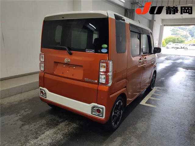 DAIHATSU WAKE