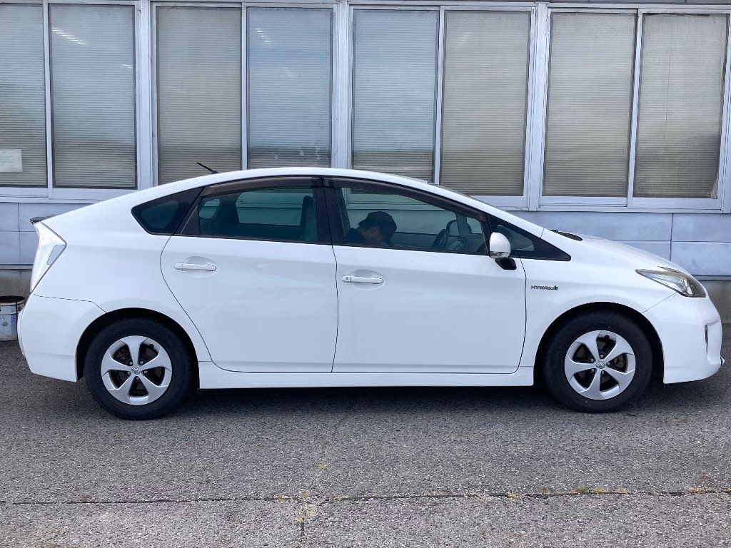 TOYOTA PRIUS