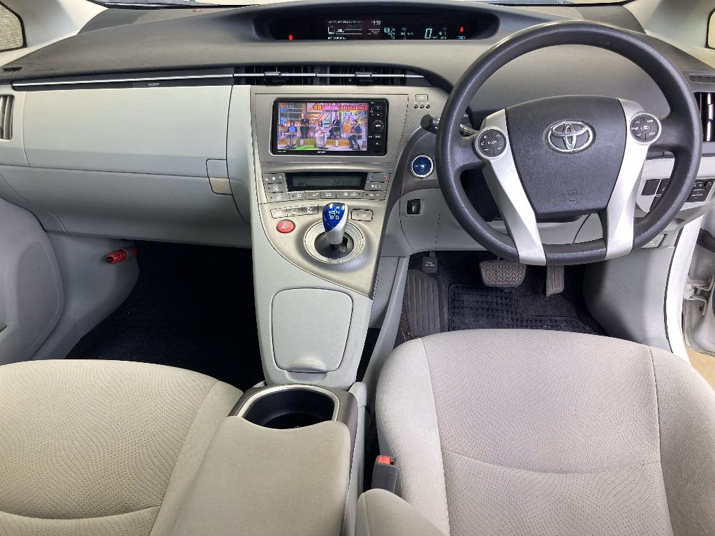 TOYOTA PRIUS