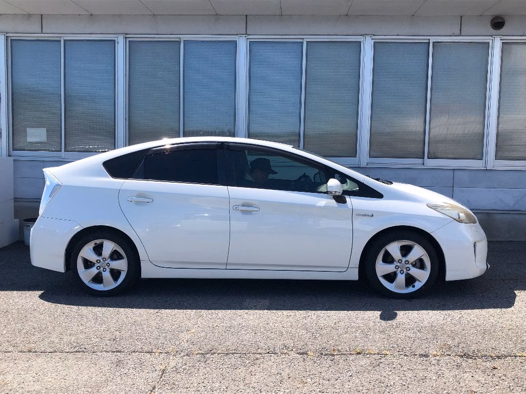 TOYOTA PRIUS