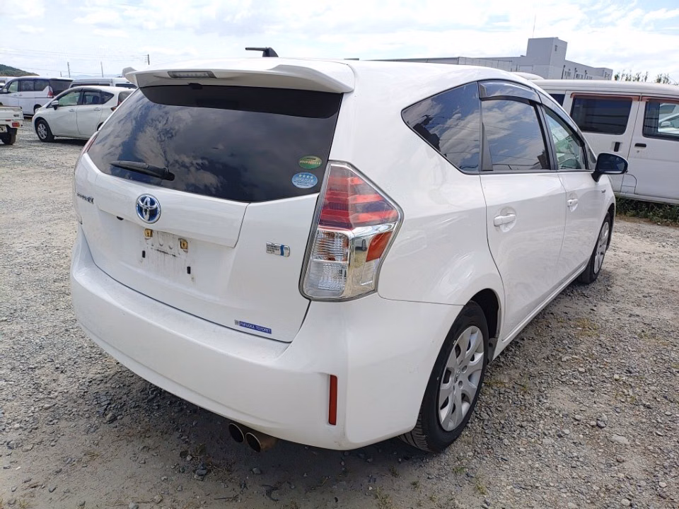 TOYOTA PRIUS ALPHA