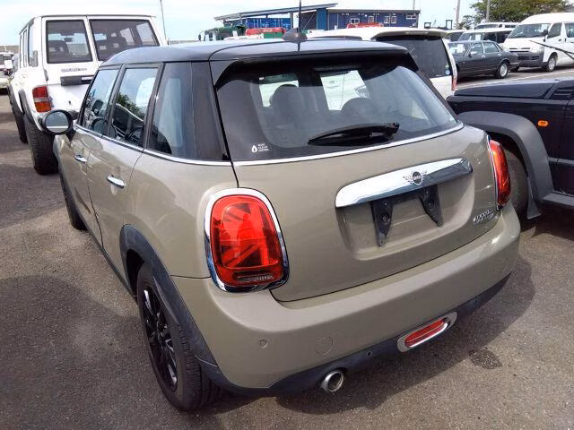 MINI HATCH