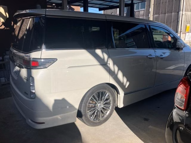 NISSAN ELGRAND