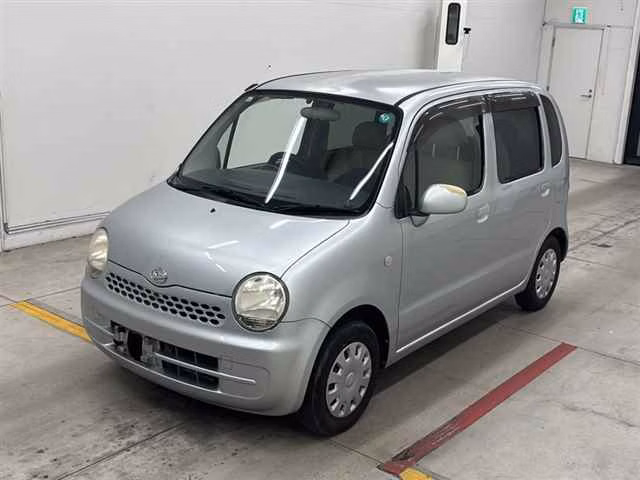 DAIHATSU MOVE LATTE