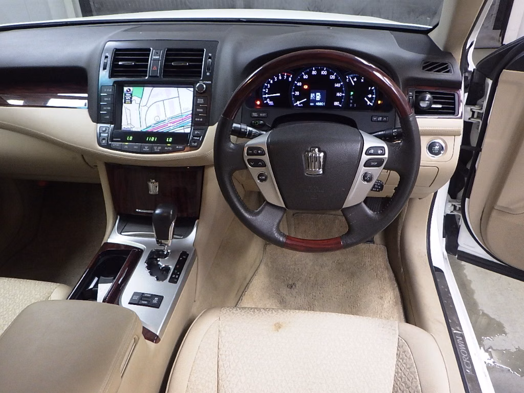 TOYOTA CROWN