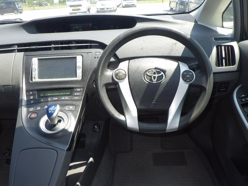 TOYOTA PRIUS