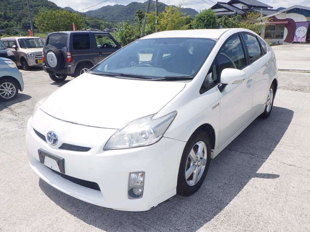 TOYOTA PRIUS