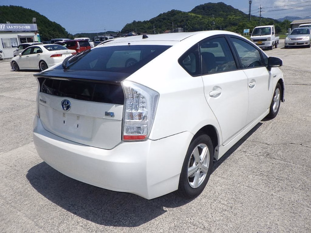 TOYOTA PRIUS