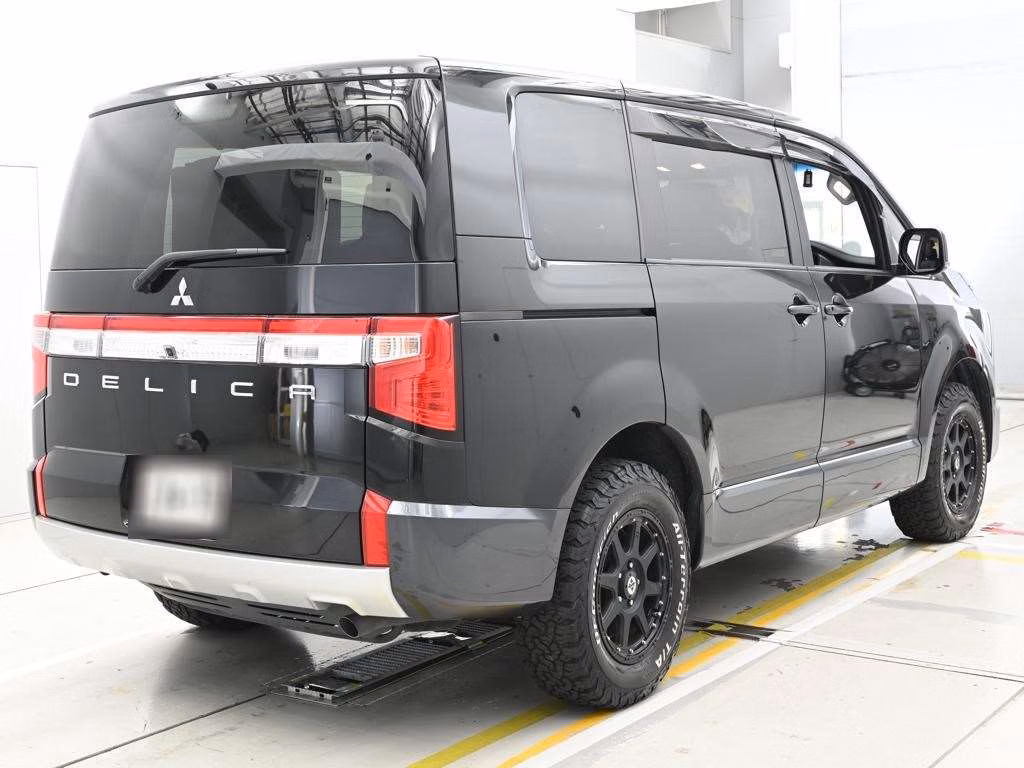 MITSUBISHI DELICA D:5