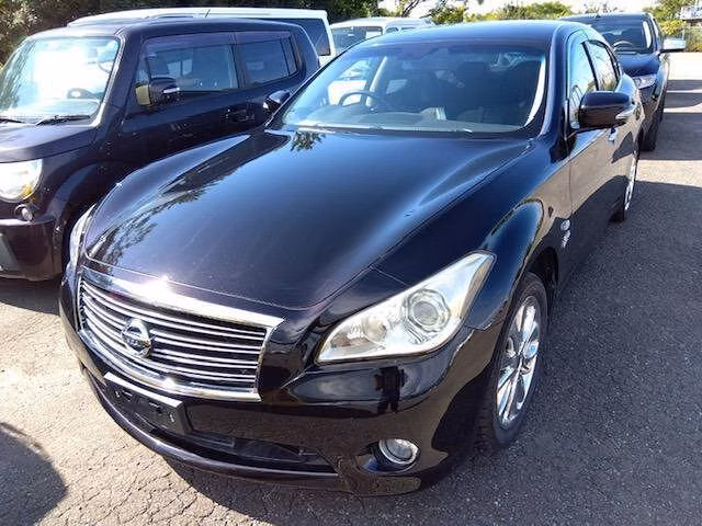 NISSAN FUGA