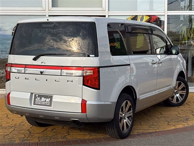 MITSUBISHI DELICA D:5