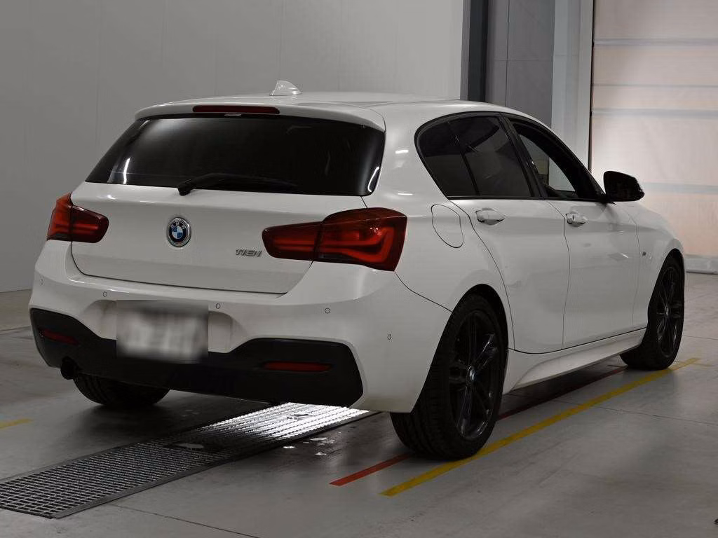BMW 1-SERIES