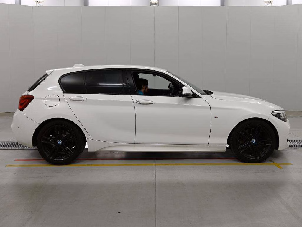 BMW 1-SERIES