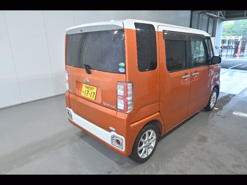 DAIHATSU WAKE
