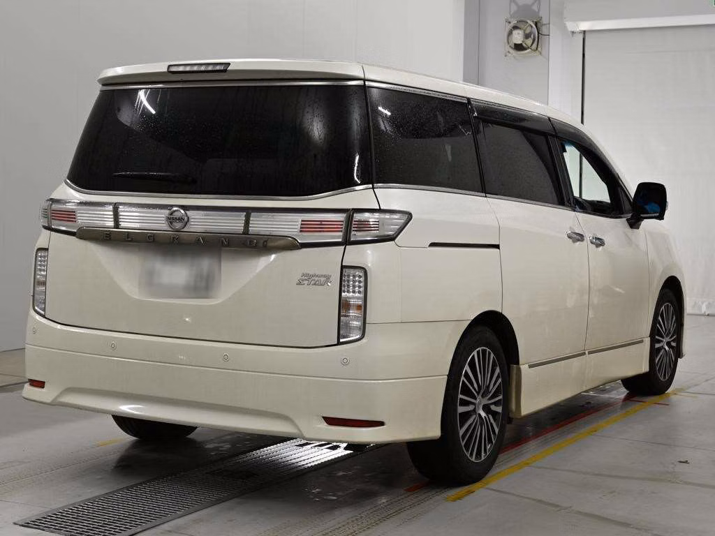 NISSAN ELGRAND