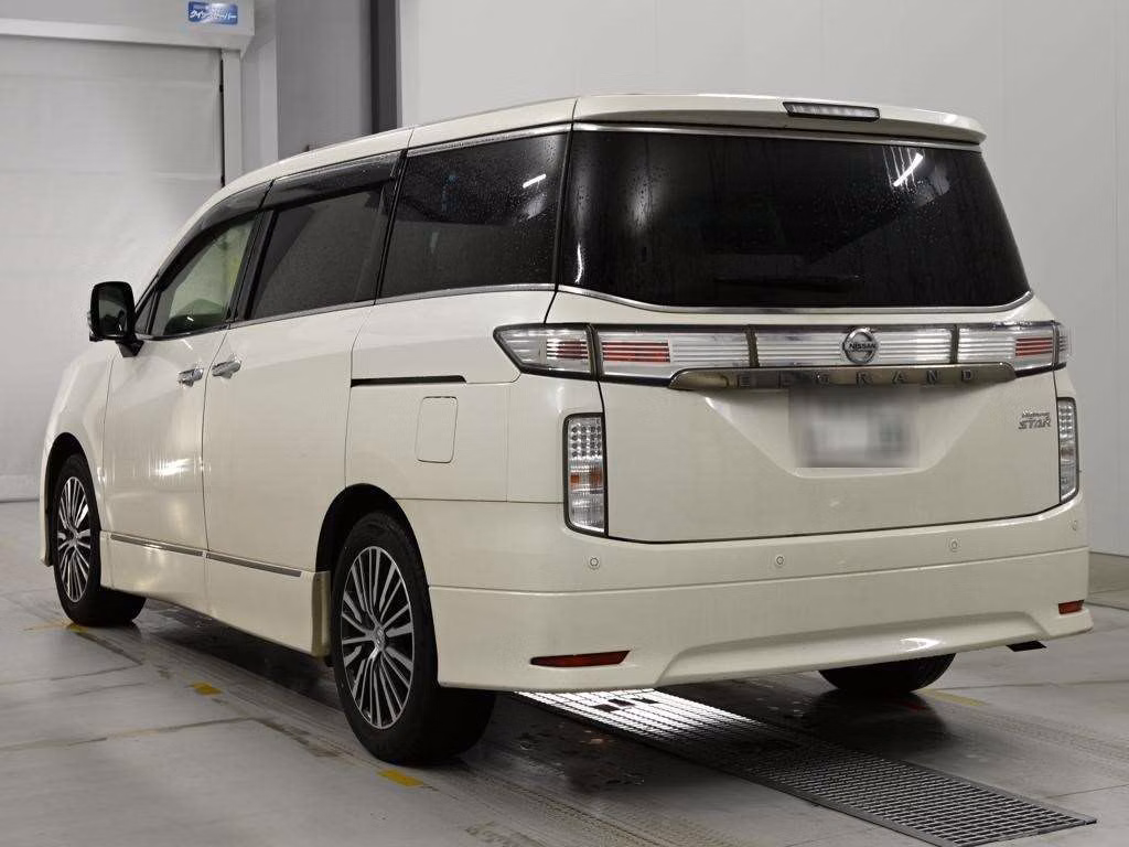 NISSAN ELGRAND