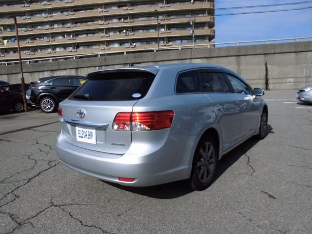 TOYOTA AVENSIS