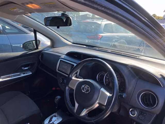 TOYOTA VITZ