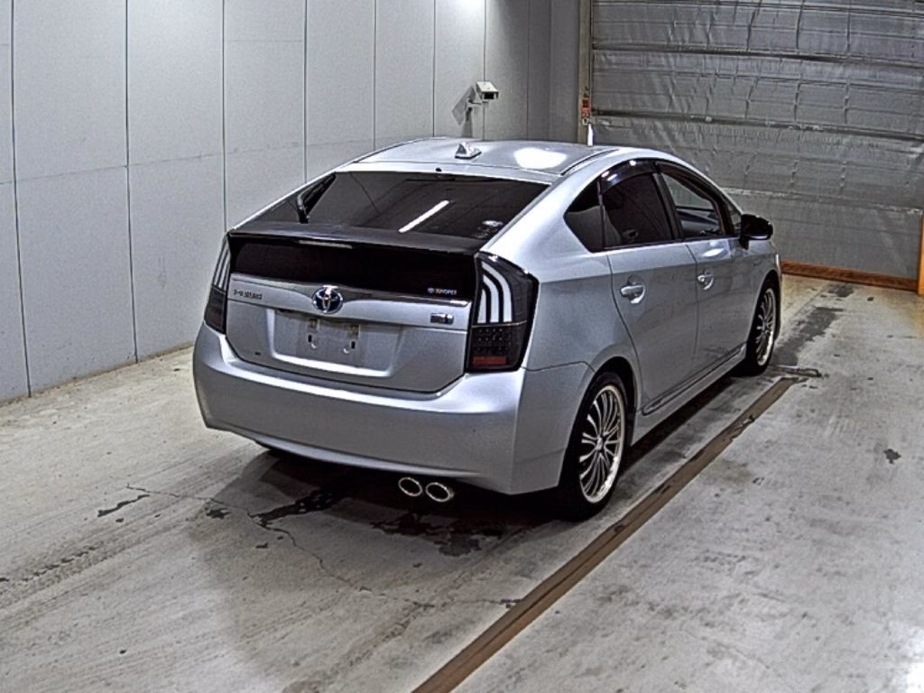TOYOTA PRIUS
