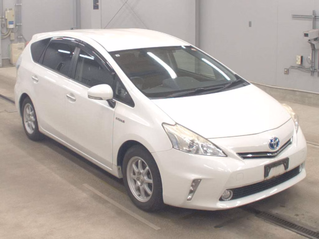 TOYOTA PRIUS ALPHA