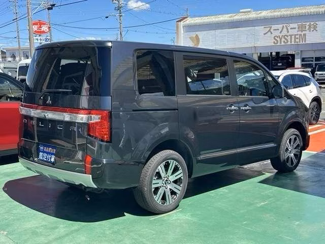 MITSUBISHI DELICA D:5