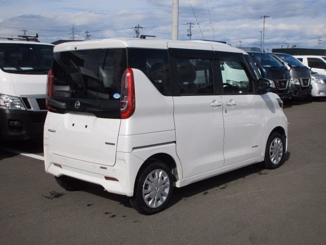 NISSAN ROOX