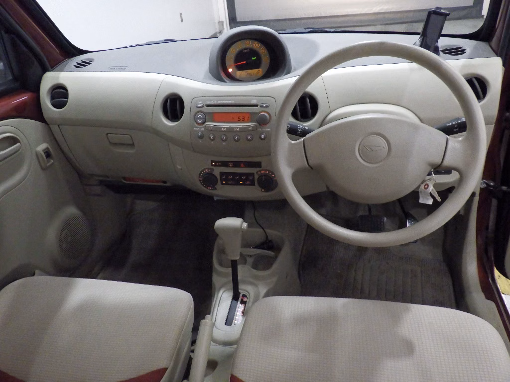 DAIHATSU ESSE