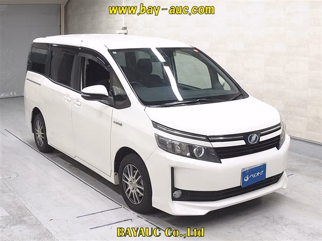 TOYOTA VOXY