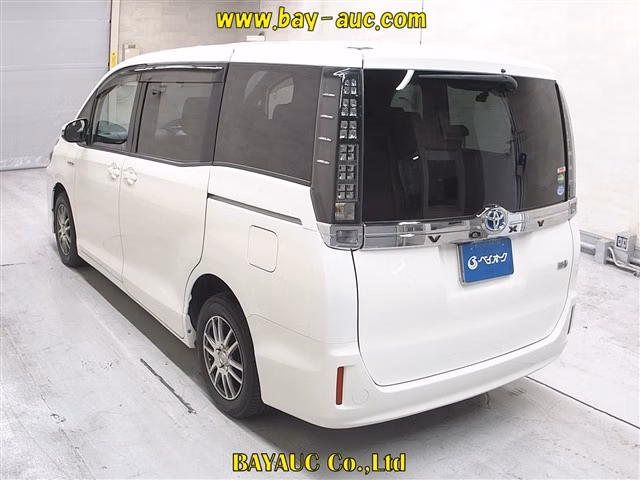 TOYOTA VOXY