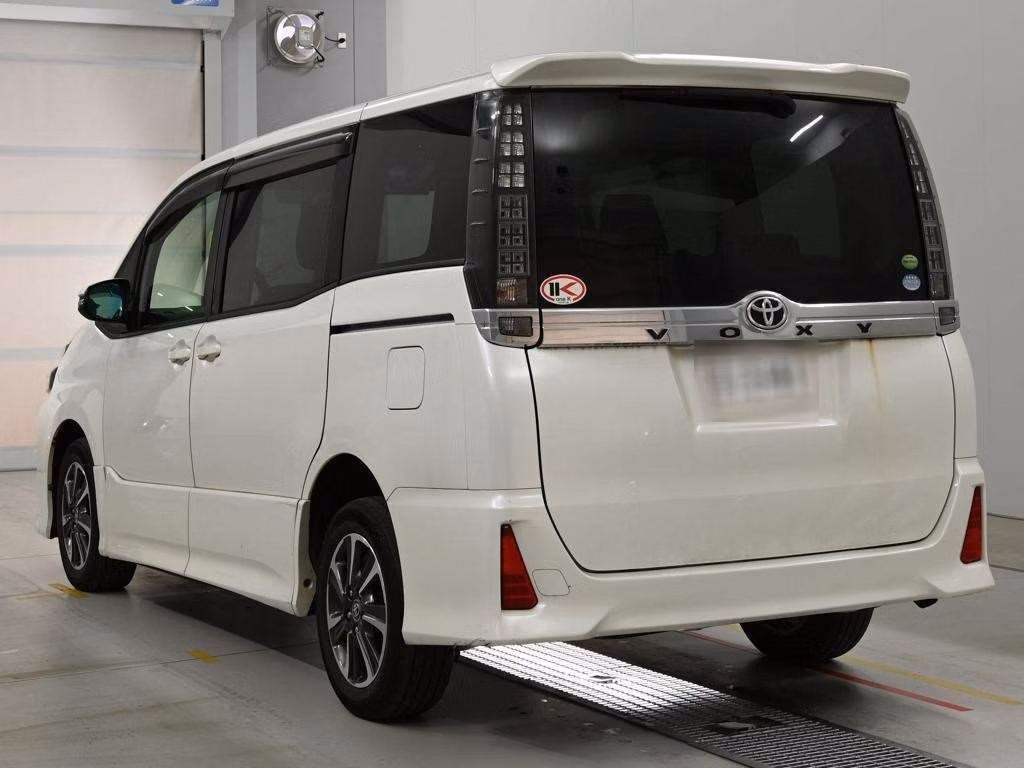 TOYOTA VOXY
