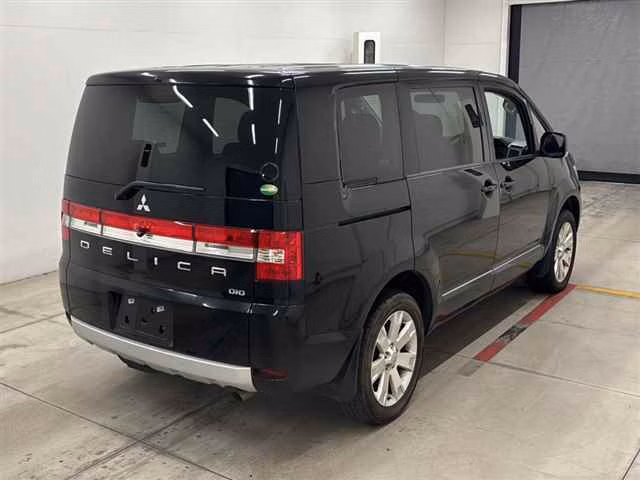 MITSUBISHI DELICA D:5
