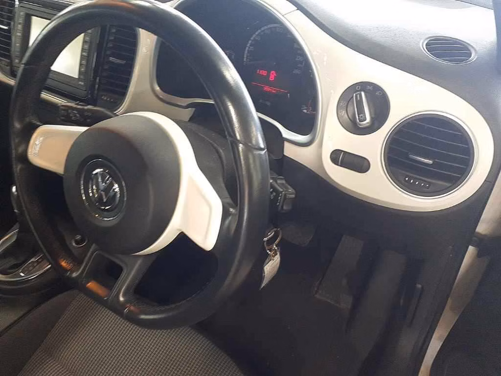 VOLKSWAGEN BEETLE