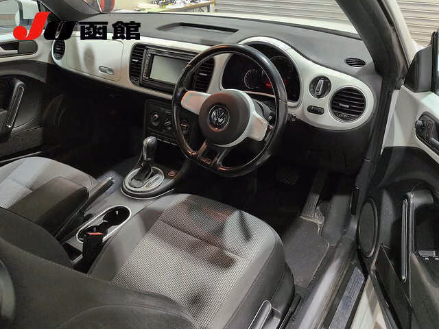VOLKSWAGEN BEETLE