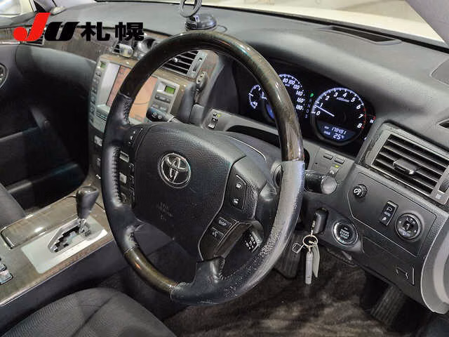 TOYOTA CROWN MAJESTA