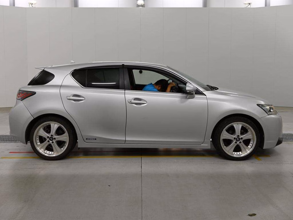 LEXUS CT200H
