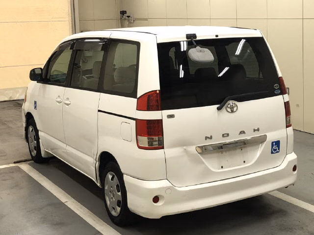 TOYOTA NOAH