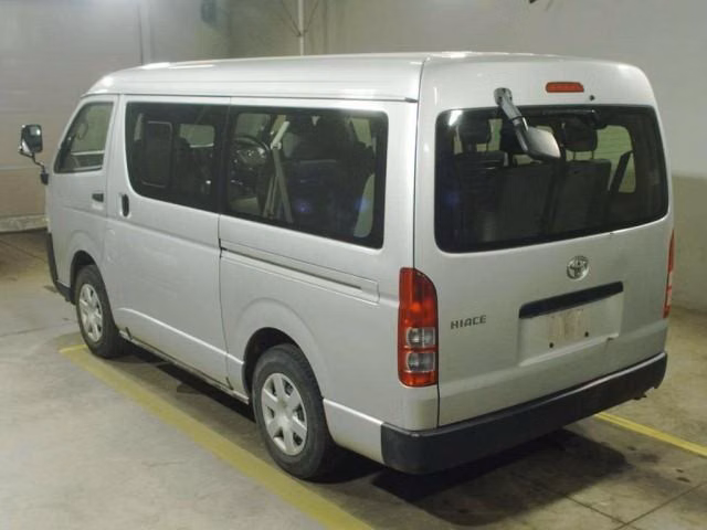 TOYOTA HIACE