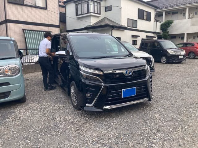 TOYOTA VOXY