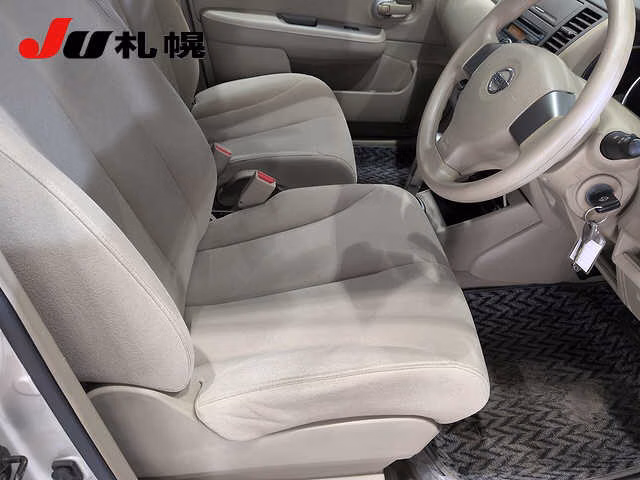 NISSAN TIIDA