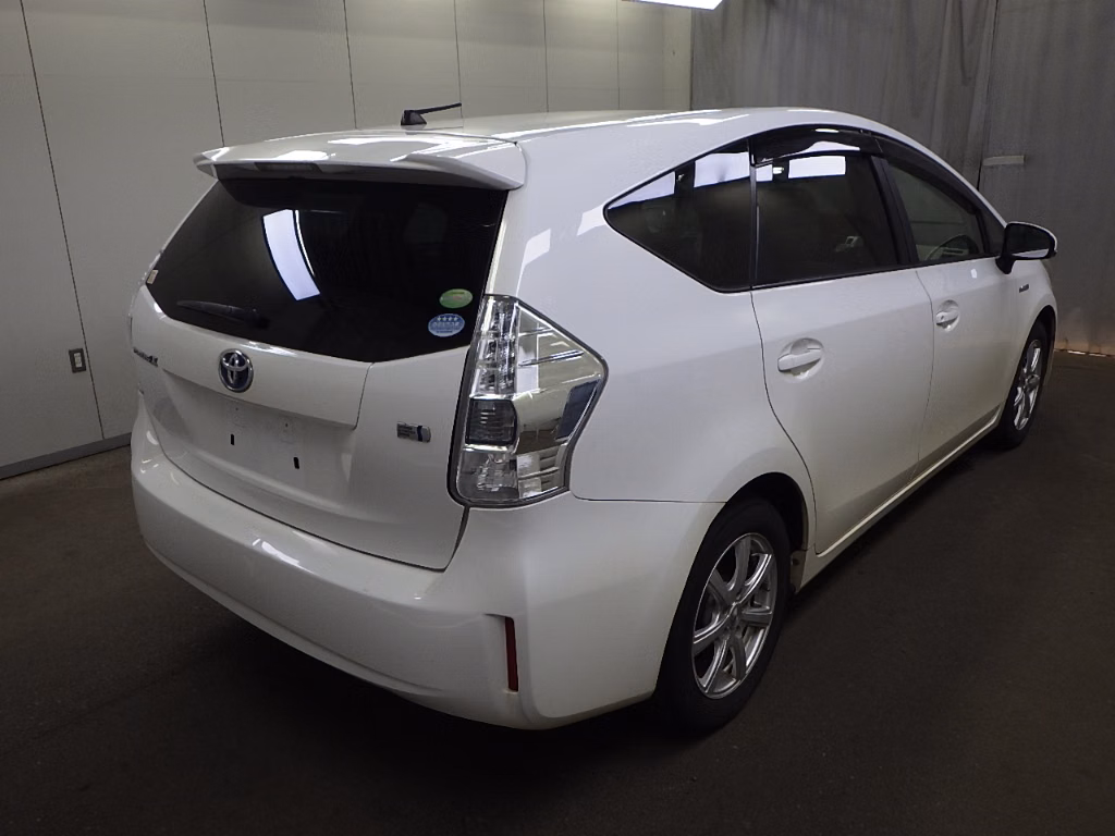 TOYOTA PRIUS ALPHA