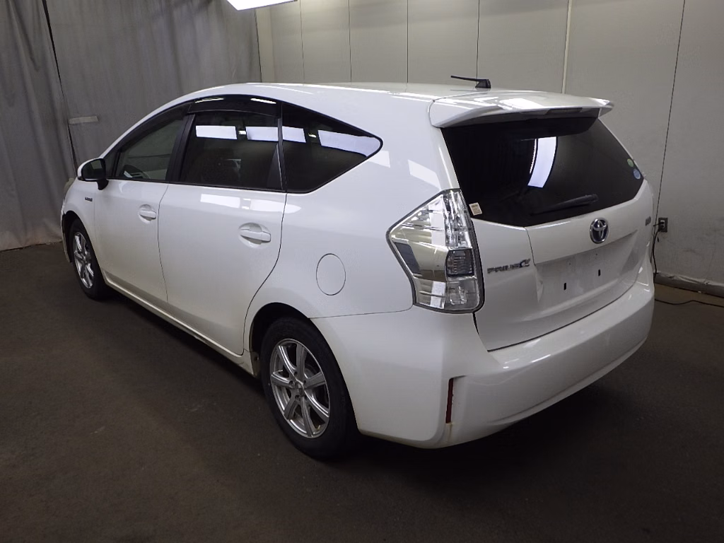 TOYOTA PRIUS ALPHA